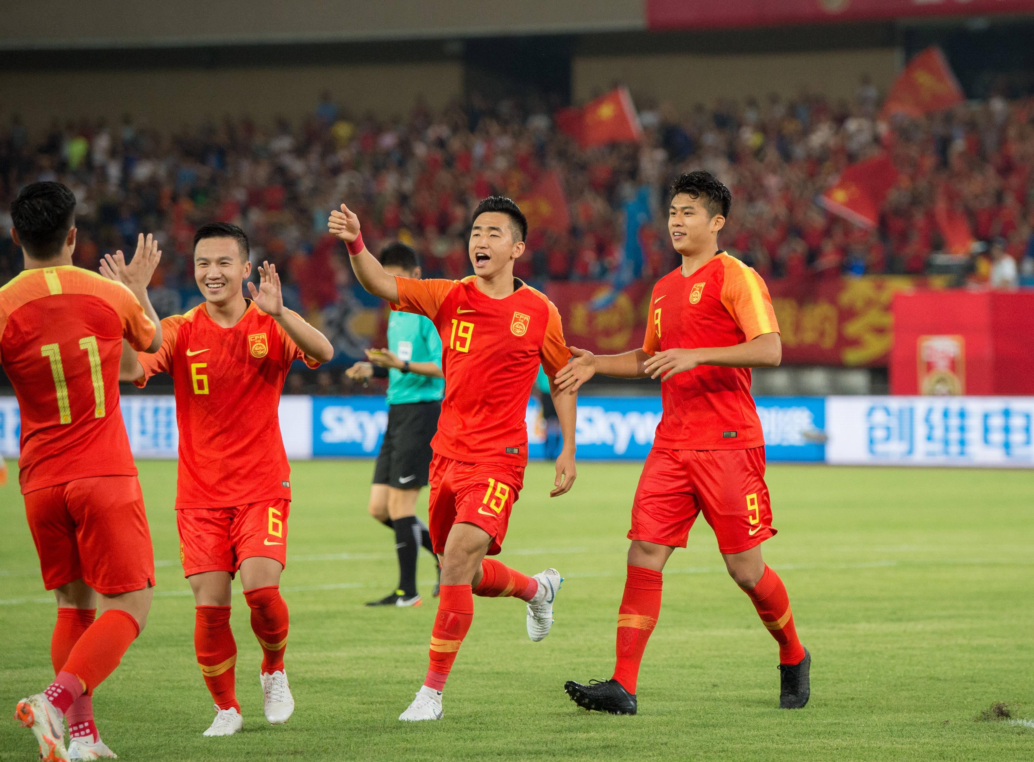 包含泰国逼平德国，重返世界杯预选赛决赛圈的词条