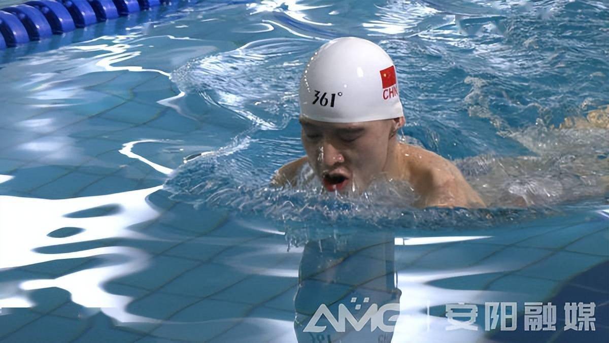 游泳比赛女子项目古巴选手斩获金牌