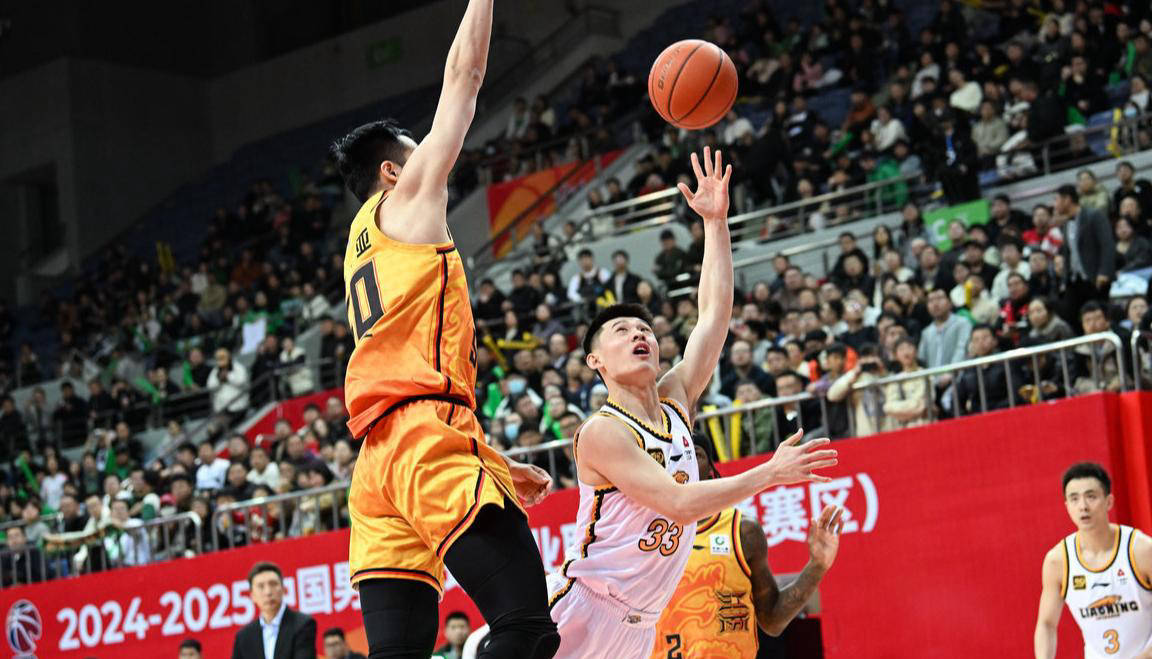 关于新秀球员崭露头角,带领球队实现胜利的信息 关于新秀球员崭露头角,带领球队实现胜利的信息