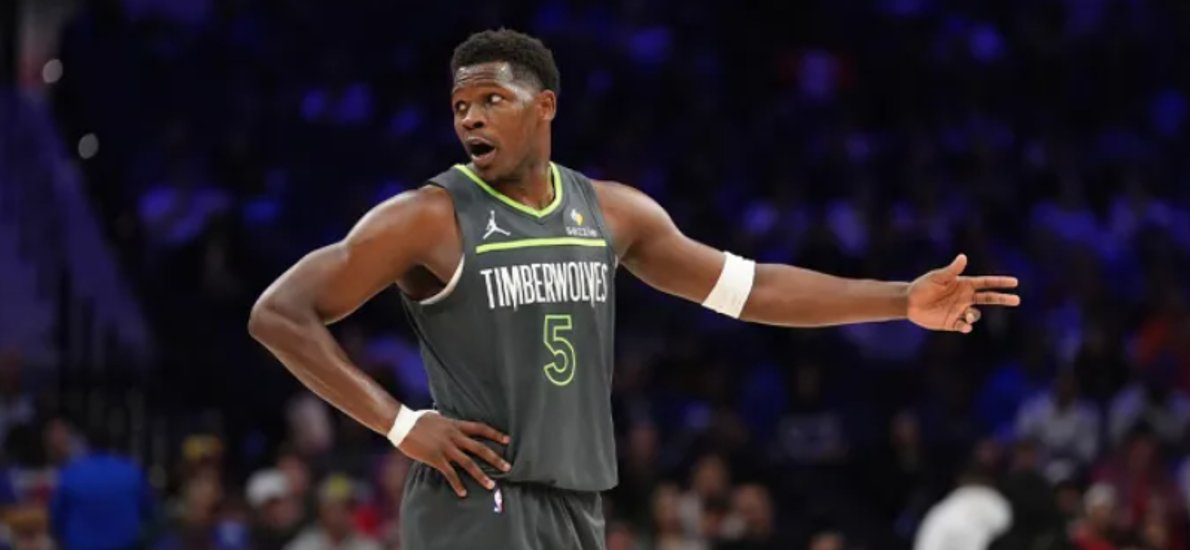 雄鹿力克森林狼,稳居榜首 雄鹿力克森林狼,稳居榜首