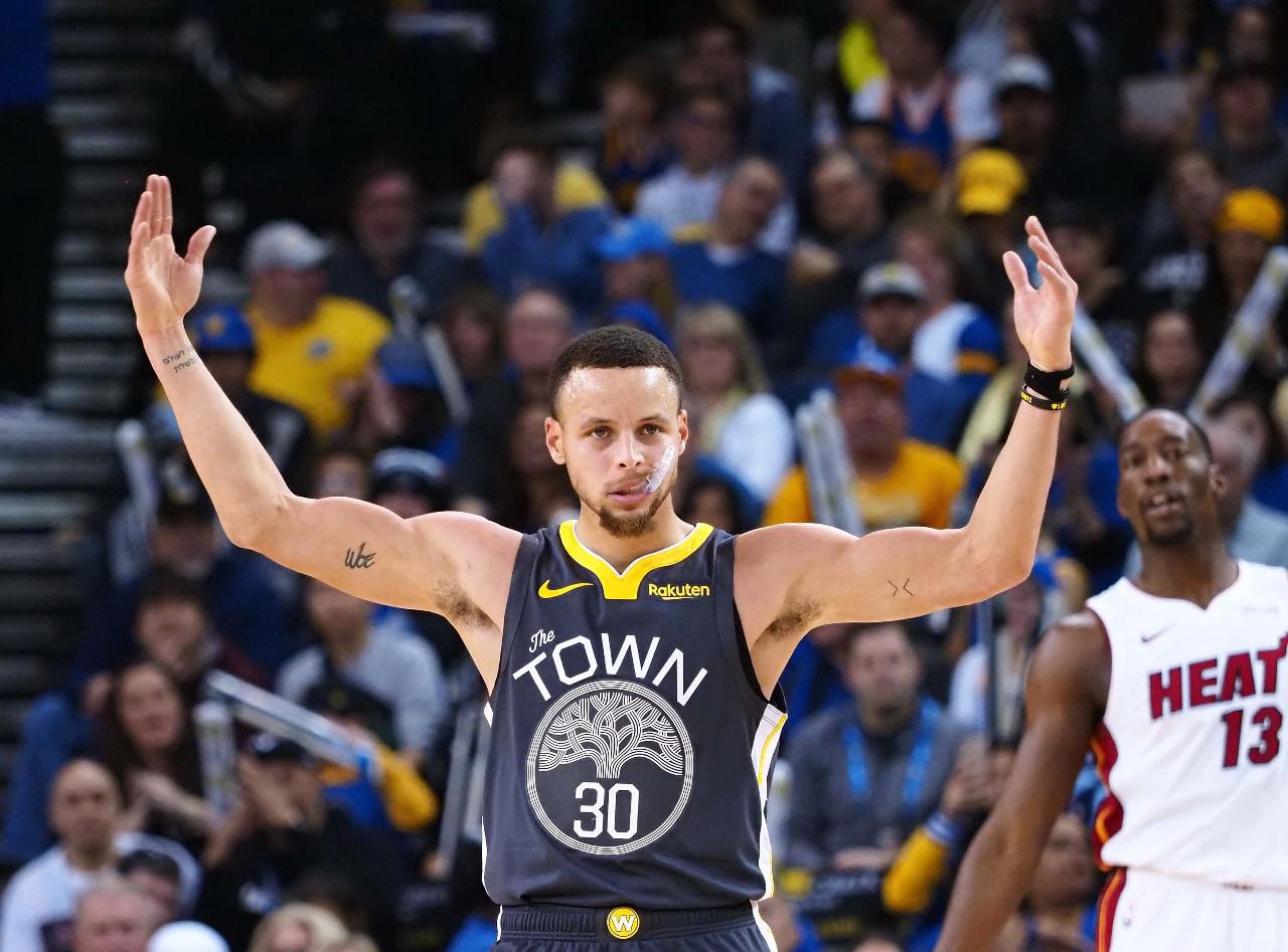 勇士主场大胜独行侠,史蒂芬-库里狂砍40分的简单介绍 勇士主场大胜独行侠,史蒂芬-库里狂砍40分的简单介绍