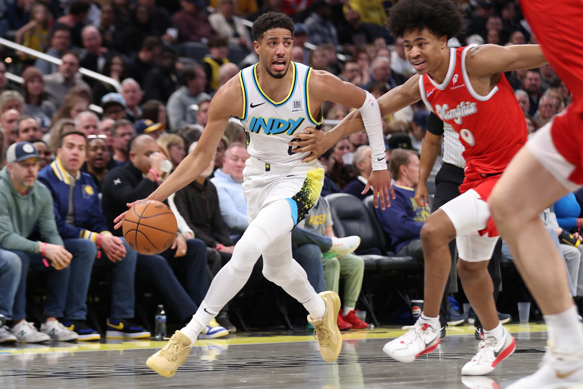 包含灰熊艰难战胜篮网,迎来两连胜的词条 包含灰熊艰难战胜篮网,迎来两连胜的词条