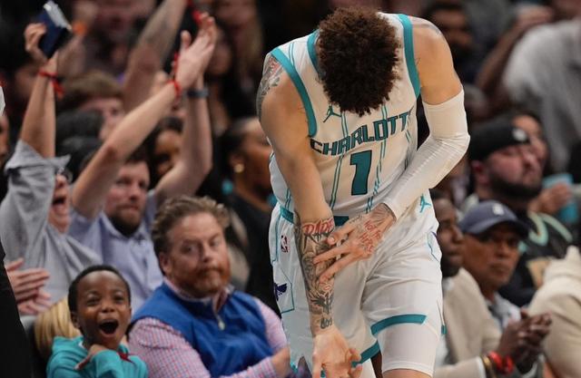 黄蜂客场失利，遭遇三连败的简单介绍