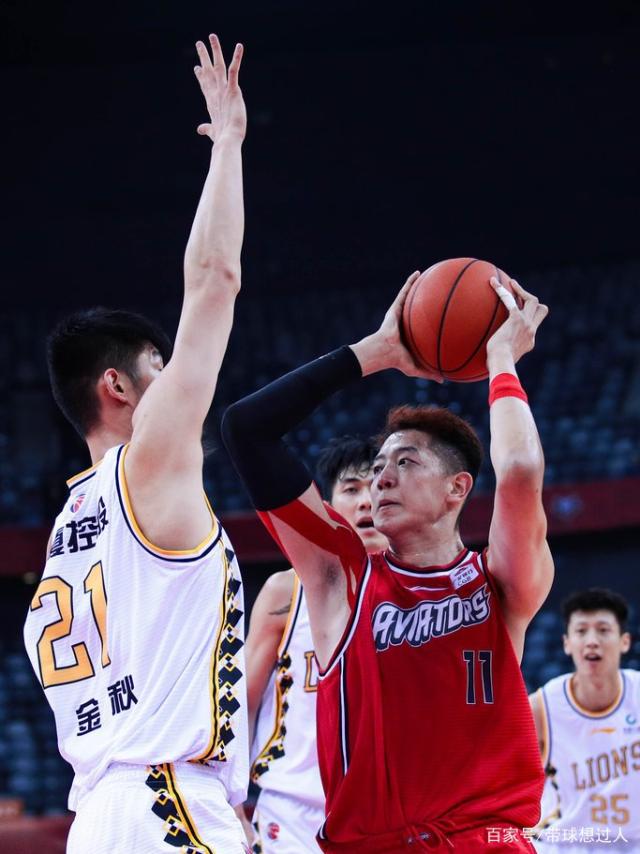 湖人完胜青岛队，胡金秋扛起全队