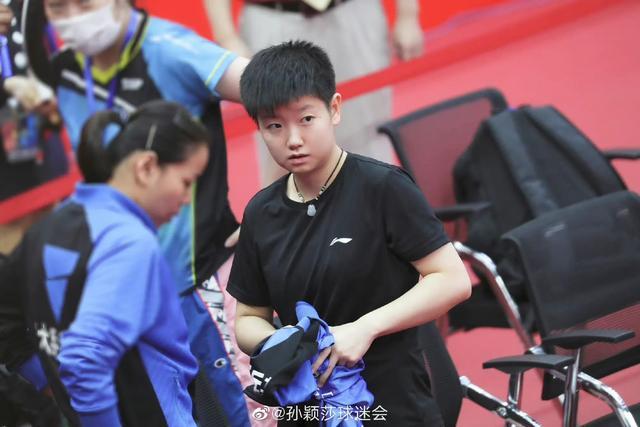 英格兰队鏖战日本队,梁靖崑带队取胜 英格兰队鏖战日本队,梁靖崑带队取胜