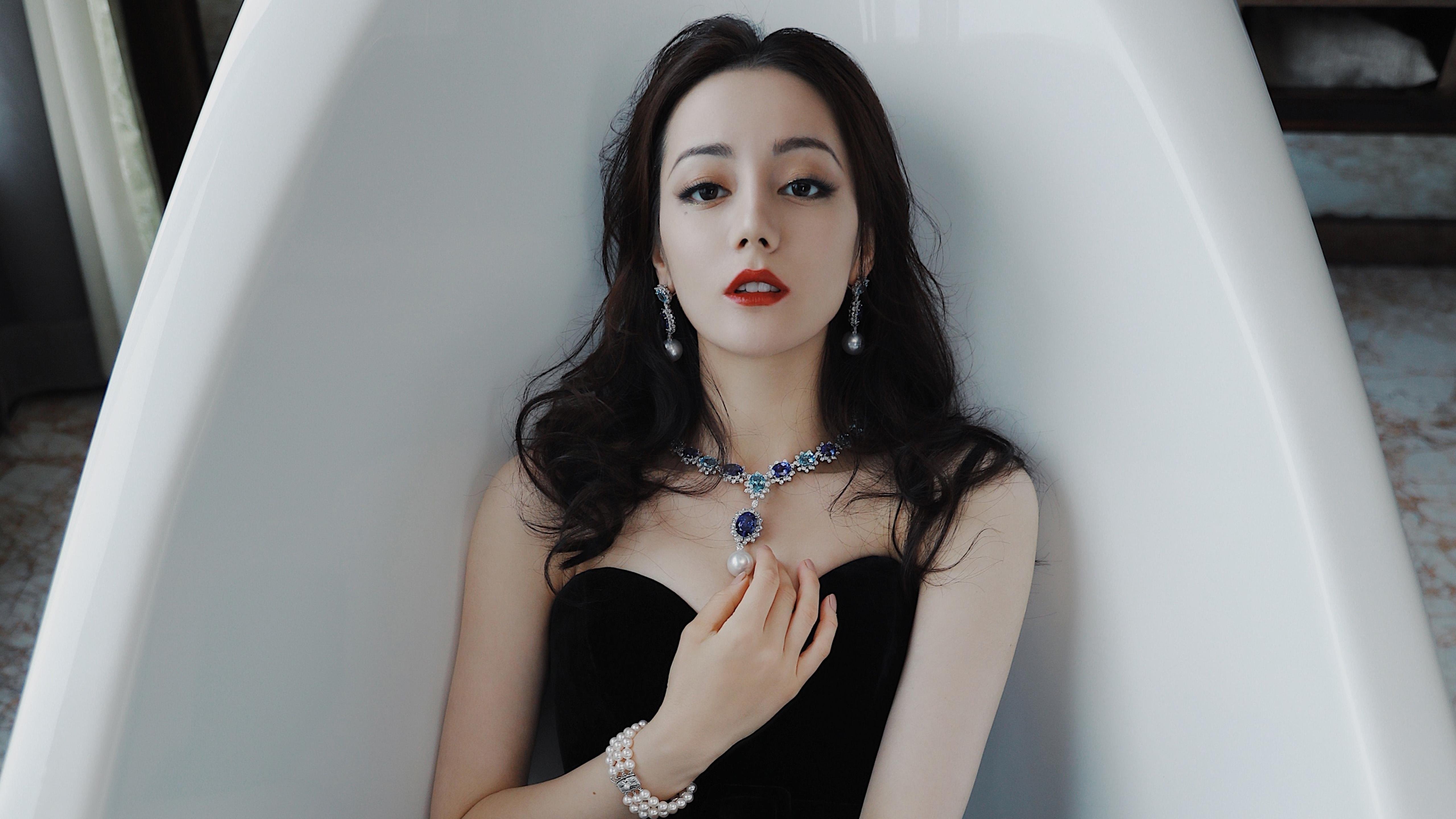 字母哥冠军级表现激励篮球界，浙江队淘汰赛力克鹈鹕展雄风