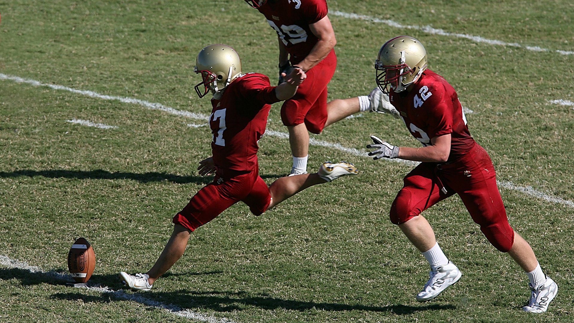 欧冠淘汰赛焦点战，波兰血拼牙买加，绿茵场上的异国风暴