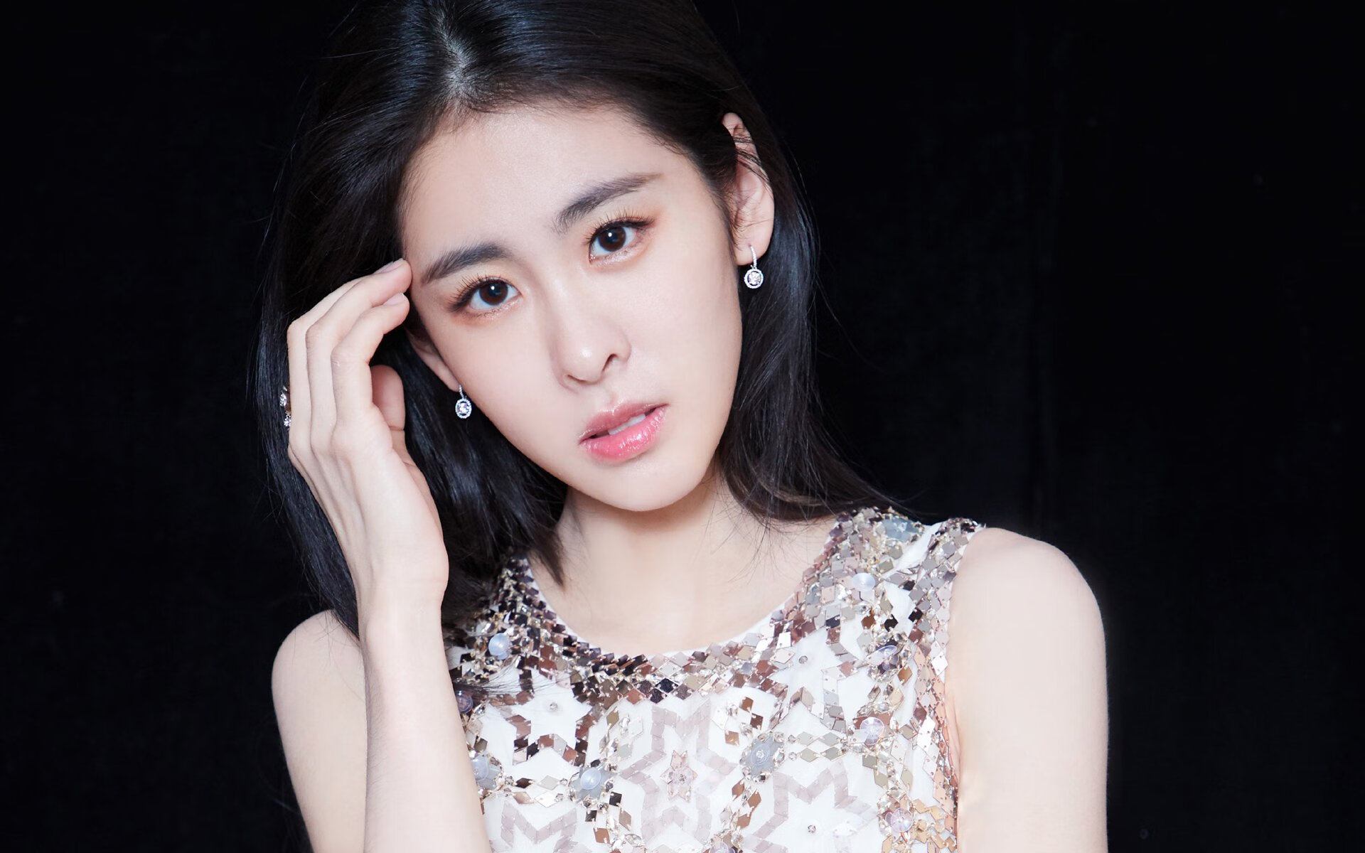 丝路惊雷,当高原铁骑在世界杯焦点战逆转银黑军团